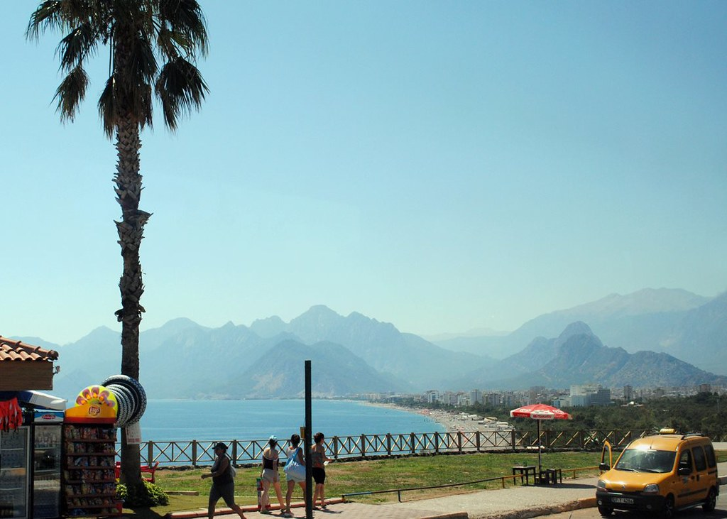 Как выбрать между Анталией Стамбулом и Бодрумом: плюсы и минусы