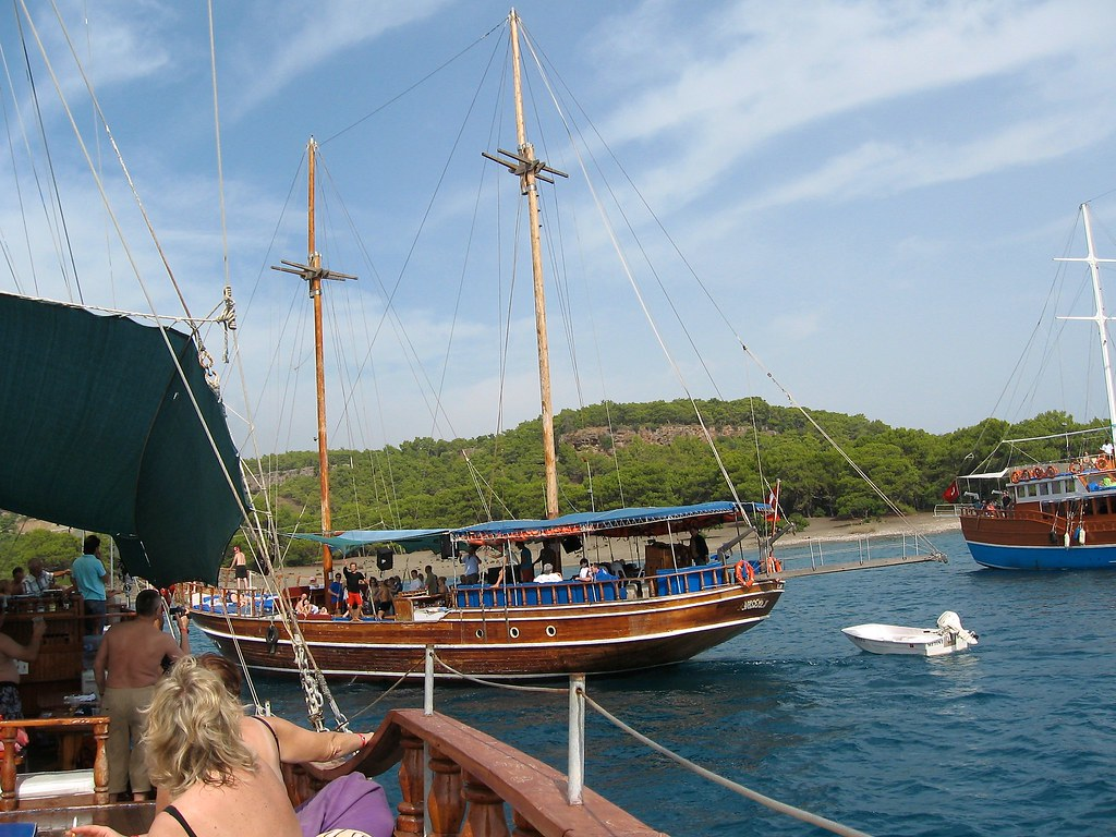 Рекомендации по транспорту в Ларе: как удобно передвигаться по курорту